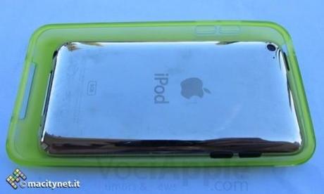 Nuovo confronto tra la probabile cover di iPhone 5, un iPhone 4 e iPod Touch