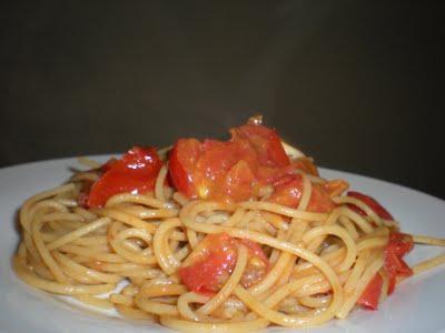 Spaghetti Integrali con Pomodorini e Alici in salsa piccante
