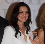 A Preity Zinta il Premio World Diamond Group Platino Award per lamicizia tra i popoli.