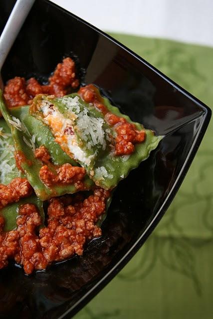Ravioloni verdi...e un ripieno piccante Ravioloni verdi...e un ripieno piccante