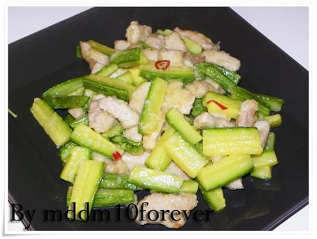 BOCCONCINI DI MAIALE PICCANTI CON ZUCCHINE BOCCONCINI DI MAIALE PICCANTI CON ZUCCHINE