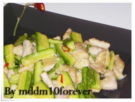 BOCCONCINI DI MAIALE PICCANTI CON ZUCCHINE BOCCONCINI DI MAIALE PICCANTI CON ZUCCHINE