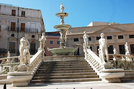 PIAZZA PRETORIA...Between Nudes and Beauty