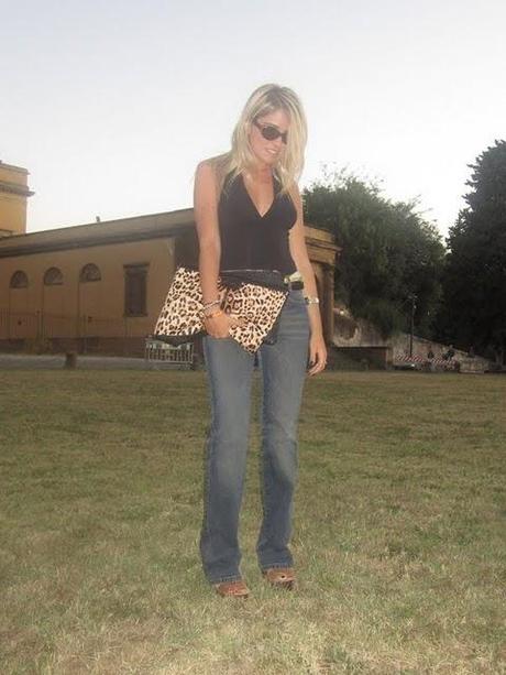 High-waisted jeans and Leopard clutch! High-waisted jeans and Leopard clutch!