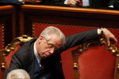 Tanfo a Montecitorio: si svuota il dormitorio