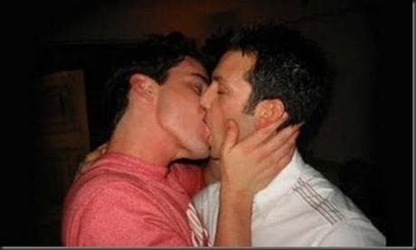 Bacio-Gay-Matthew-Bomer