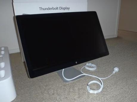 Thunderbolt-vociapple3 Immagini di uno dei primi Display 27 pollici Thunderbolt consegnato !!