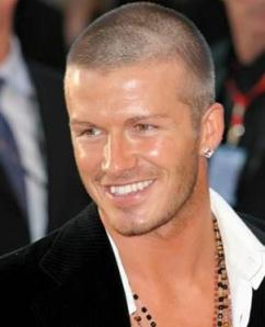 David Beckham vuole comprare i diamanti appartenuti a Liz Taylor per Victoria.