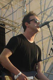 http://upload.wikimedia.org/wikipedia/commons/thumb/e/ee/James_Allan_Glasvegas.jpg/220px-James_Allan_Glasvegas.jpg