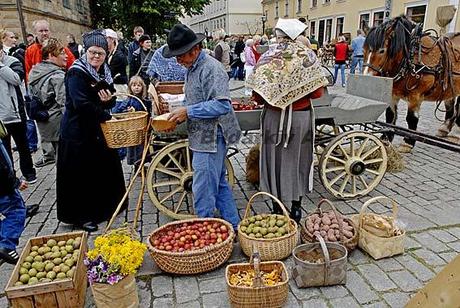 Un viaggio nel tempo (Allmogemarknad)