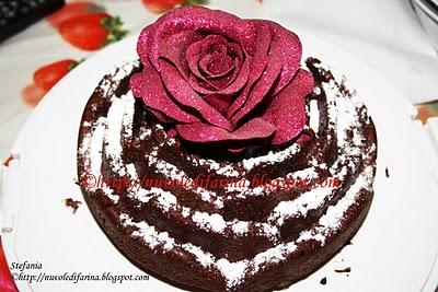 Torta al cioccolato a forma di rosa