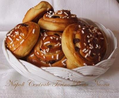 Girelle con crema alla cannella e uvetta, per una domenica d'autunno