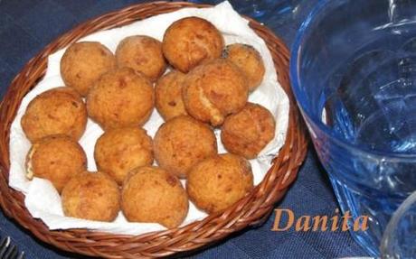 Palline fritte di pane alla ricotta