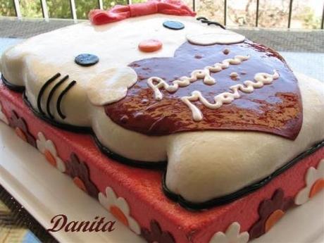 La mia torta Hello kitty due gusti, finta due piani