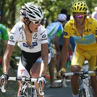 Schleck primo sul Tourmalet; Contador le mani sul Tour