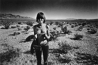 Jeanloup Sieff: Barbara dans la Vallée de la Mort, 1977