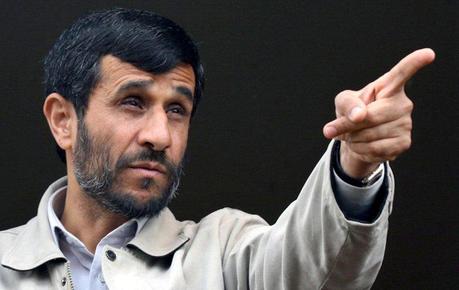 IRAN, AHMADINEJAD ATTACCA IL POLPO PAUL