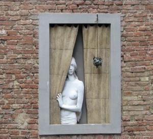 Donna-alla-finestra-a19065875 Da Waiting a Walking. Riflessioni a margine.