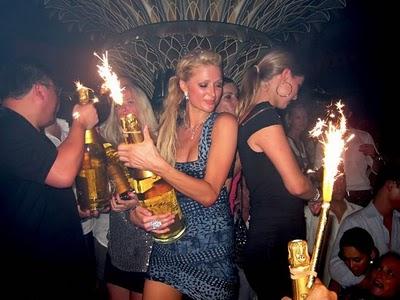 Paris Hilton Spende 350.000 EURO in Champagne!!! :O