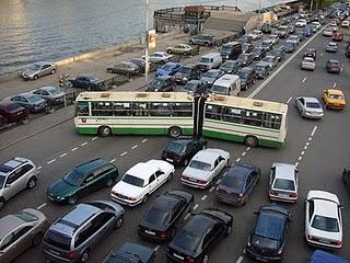 Arteria moscovita congestionata dal traffico Nelle interv...