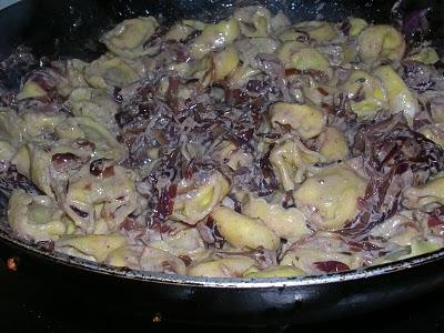 Tortellini al prosciutto crudo con radicchio e philadelphia