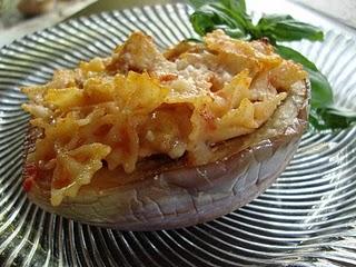 Melanzane a barchetta ripieni di pasta