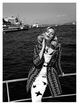 Ieva Laguna in Dolce & Gabbana su Vogue Hellas Ottobre 2011 Ieva Laguna in Dolce & Gabbana su Vogue Hellas Ottobre 2011