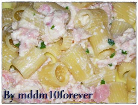 MEZZE MANICHE RICOTTA ASIAGO E PROSCIUTTO MEZZE MANICHE RICOTTA ASIAGO E PROSCIUTTO