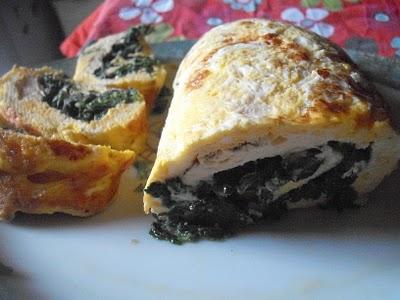 Rotolo di frittata ripieno di spinaci e philadelphia al salmone