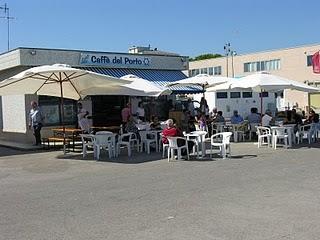 GIULIANOVA - RIAPRE IL CAFFE' DEL PORTO DOPO ANNI DI CHIUSURA GIULIANOVA - RIAPRE IL CAFFE' DEL PORTO DOPO ANNI DI CHIUSURA