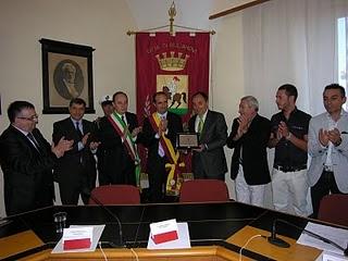 NELLA SALA CONSILIARE DEL COMUNE DI GIULIANOVA RICEVUTA DELEGAZIONE SERBA NELLA SALA CONSILIARE DEL COMUNE DI GIULIANOVA RICEVUTA DELEGAZIONE SERBA