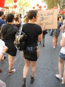 La “Marche des salopes” a Parigi: non c’est non!