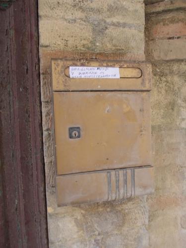 Lo strano caso della casa disabitata (con impalcatura) di via Don Minzoni montegranaro, centro storico, impalcatura,