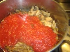 DSC08448 Tagliatelle al ragù di Funghi