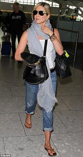 ACCESSORI | Jennifer Aniston e la Flap over zip bag firmata Tom Ford