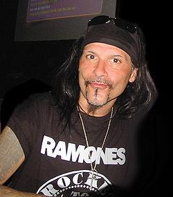 http://upload.wikimedia.org/wikipedia/commons/thumb/6/64/Al_Jourgensen.jpg/250px-Al_Jourgensen.jpg