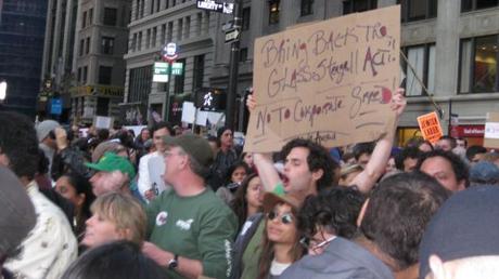 (Curiosita') Spotted! Lonely Boy (Penn Badgley) protesta a Wall Street...