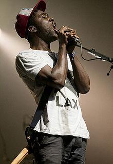 http://upload.wikimedia.org/wikipedia/commons/thumb/9/95/Kele_Okereke_Cropped.jpg/220px-Kele_Okereke_Cropped.jpg