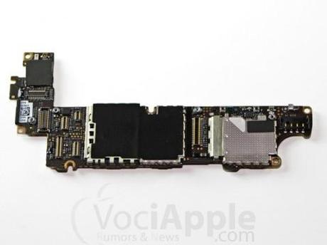 scheda logica L’iPhone 4S fatto a pezzi:studiamolo dall’interno!