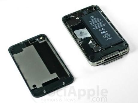 rimozione coperchio posteriore L’iPhone 4S fatto a pezzi:studiamolo dall’interno!