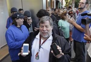 Steve Wozniak in fila per iPhone 4S