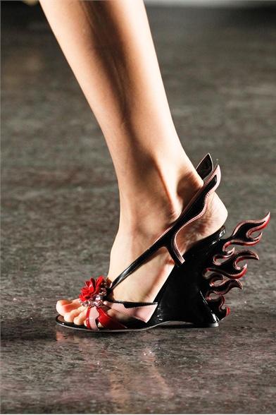 Gli Accessori in Dettaglio Direttamente dalle Sfilate per la P/E 2012 Gli Accessori in Dettaglio Direttamente dalle Sfilate per la P/E 2012