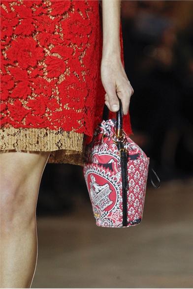 Gli Accessori in Dettaglio Direttamente dalle Sfilate per la P/E 2012 Gli Accessori in Dettaglio Direttamente dalle Sfilate per la P/E 2012