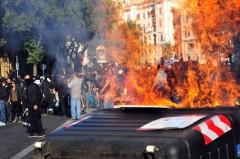 violenza a roma, indignati a roma, manifestazione pacifica, san giovanni protesta, cronaca indignati