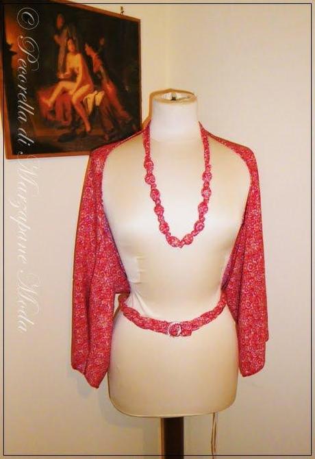 Coprispalle, collana e cinta in pandan Coprispalle, collana e cinta in pandan