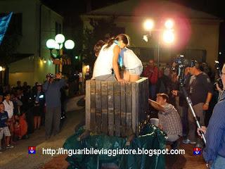 Un inguaribile viaggiatore alla festa dell’uva di Capoliveri - gara di pigiatura dell’uva nella gabbia