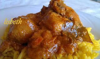 Spezzatino di pollo con yellow curry paste e yogurt