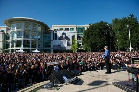 Riprese aeree dello “Steve Jobs Celebration” nel campus! (Video)