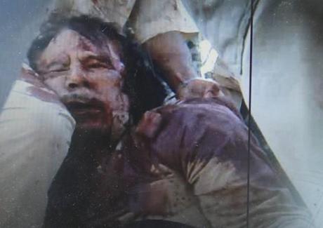 Le prime foto di Gheddafi morto