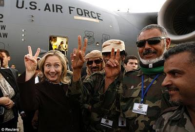 Vede la fine di Gheddafi: Hillary Clinton sembra presa a schiaffi
